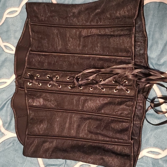 Lace corset - Picture 4 of 6